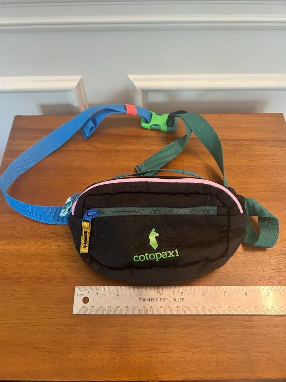 Cotopaxi Kapai Del Dia Dark Sling Crossbody Bag | colorblock cute and functional